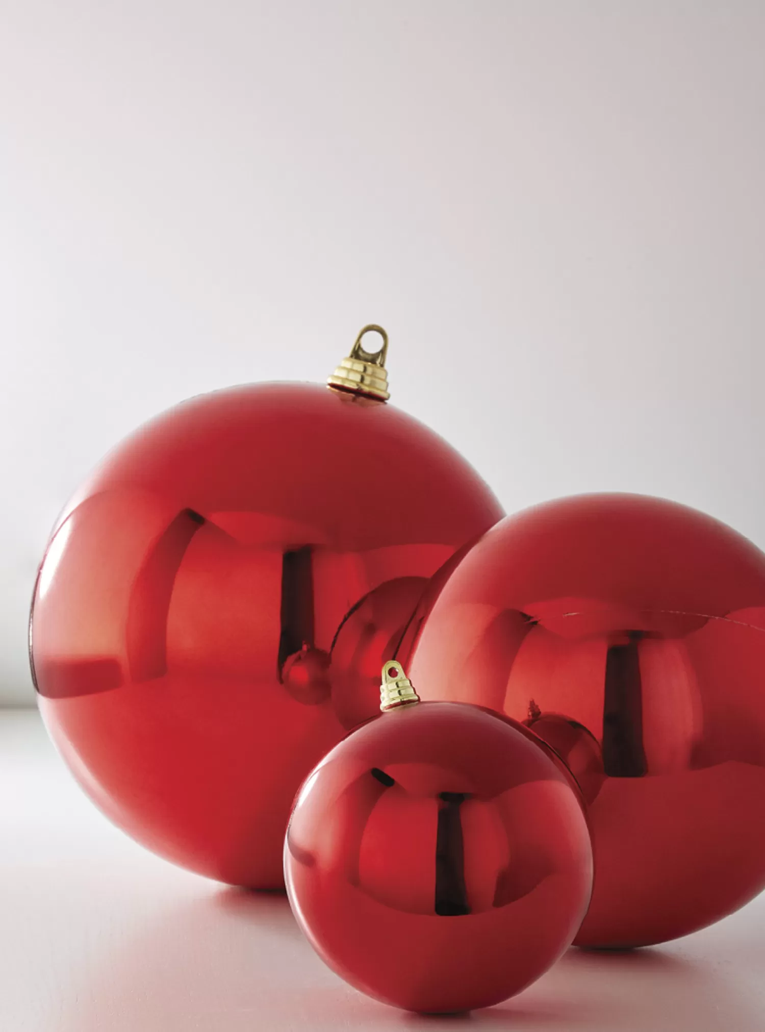 The Jolly Christmas Shop Vintage Farm House | Jingle And Cocoa | Raz 10" Large Shiny Red Ball Christmas Ornament 4214885