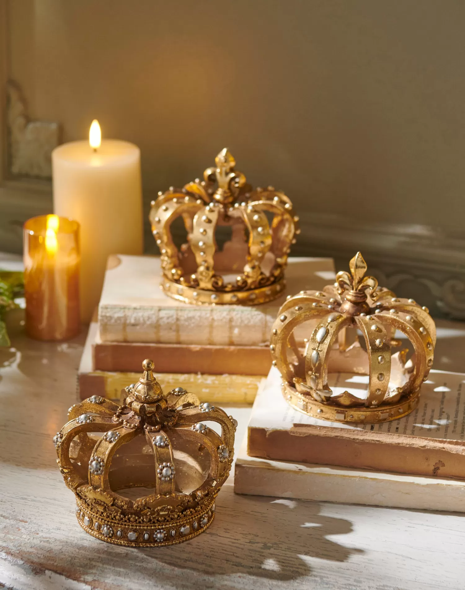 The Jolly Christmas Shop Oh Night Divine | Religious | Raz 5" Gold Crown Christmas Figure Decoration 4412121