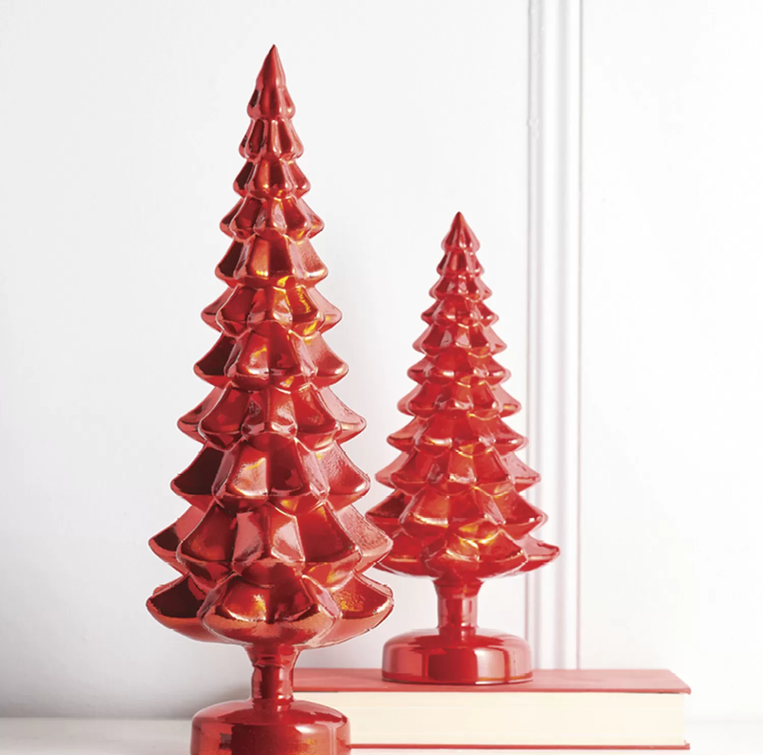 The Jolly Christmas Shop Tinsel Town | Tartan Traditions | Raz Set Of 2 Red Glass Christmas Tree Decoration 4222939
