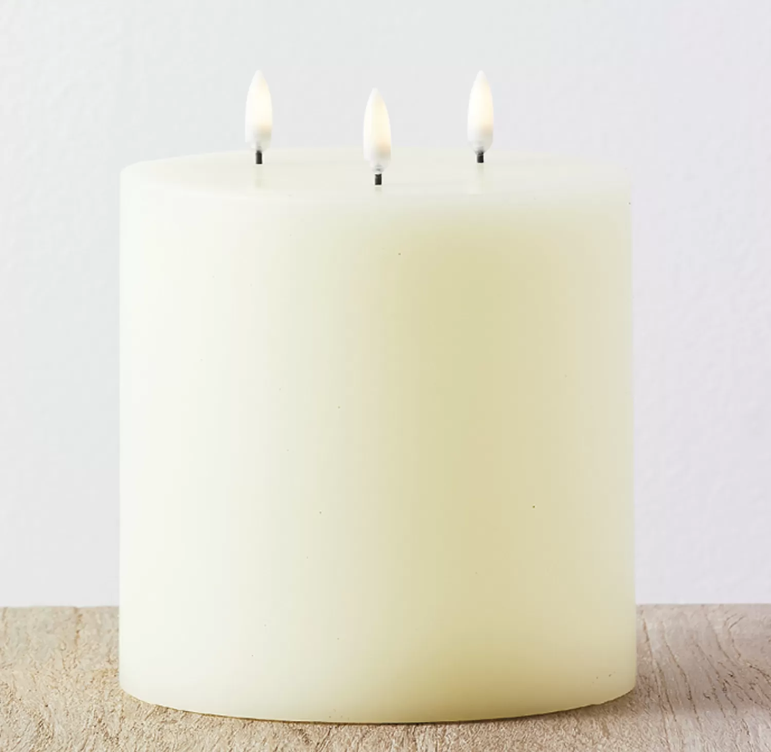 The Jolly Christmas Shop Sleigh Bells | O Tannebaun | Uyuni 6" X 7" Large Ivory Triflame Candle 4034551