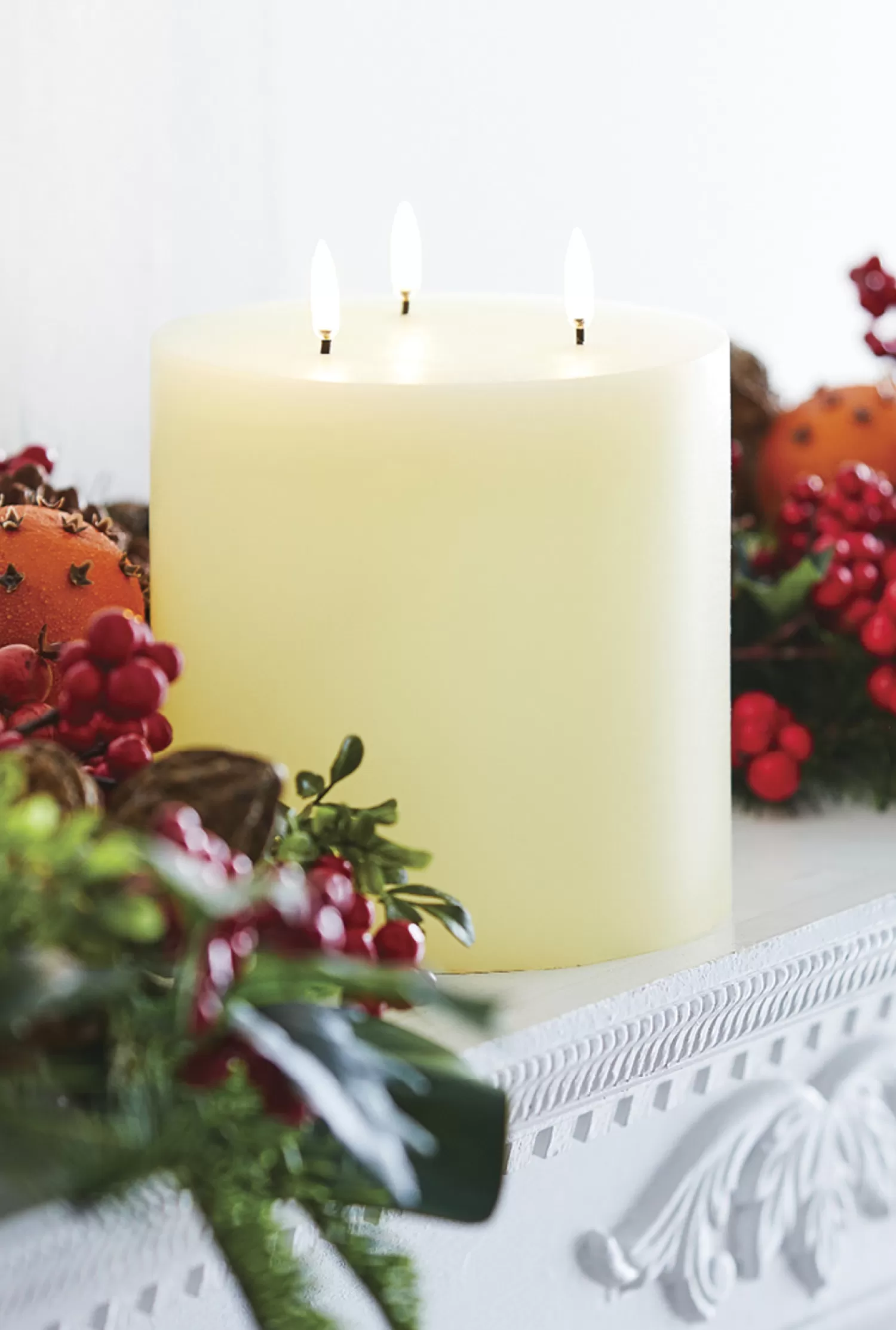 The Jolly Christmas Shop Sleigh Bells | O Tannebaun | Uyuni 6" X 7" Large Ivory Triflame Candle 4034551